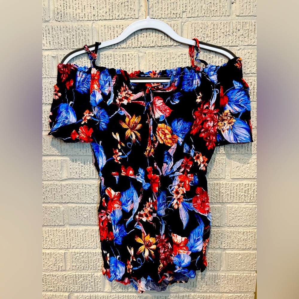 Like new! Fun and comfortable BOUTIQUE shorts romper